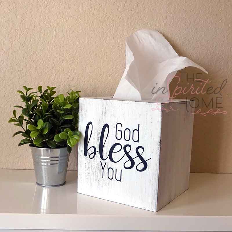 Creative Co-Op Bless You Tissue Box Aus Holz & Zinn – 15,2 Cm, Mit Herzdesign